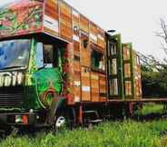 Exterior 3 Gorgeous Horsebox at Glamp in Style in East Sussex