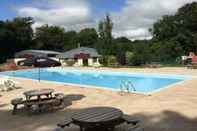 Swimming Pool 2 Bedroom Cabin Sleeps 5 Snowdonia North Wales