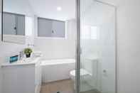 In-room Bathroom Wentworthville 2 Bedrooms Apartment with Free Parking by KozyGuru