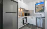 Kamar Tidur 4 Wentworthville 2 Bedrooms Apartment with Free Parking by KozyGuru