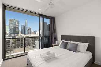 Kamar Tidur 4 South Brisbane 2 Bedrooms Apartment with Free Parking by KozyGuru
