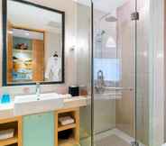 In-room Bathroom 5 Tianjin Crown International Apartments