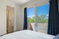 Bedroom Stone's Throw - Unbeatable Location, Lovely Modern Interior