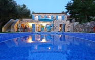 Swimming Pool 5 Villa Lemon in Vir With 5 Bedrooms and 5 Bathrooms