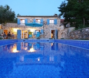 Swimming Pool 5 Villa Lemon in Vir With 5 Bedrooms and 5 Bathrooms