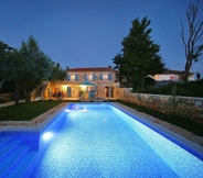 Swimming Pool 4 Villa Lemon in Vir With 5 Bedrooms and 5 Bathrooms