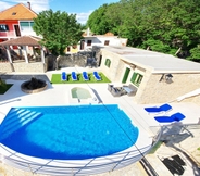 Swimming Pool 7 Villa Zvonko in Benkovac