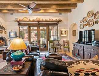 Lobi 2 Adobe Dream - Luxury East Side Adobe Home, Light Filled and Spacious