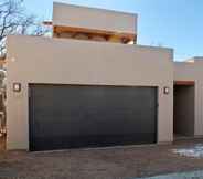 Exterior 3 Bonita - Stunning Contemporary Home, Six Blocks From The Plaza