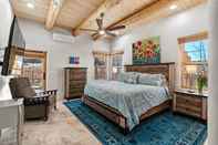 Bedroom Bonita - Stunning Contemporary Home, Six Blocks From The Plaza