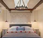 Bedroom 5 Casa Galeria - Luxury Rental With Hot Tub, Walk Everywhere