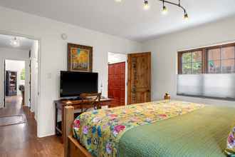 Bedroom 4 Casa O'keeffe - Five-minute Walk to The Plaza, Quiet Neighborhood, Comfort and Convenience