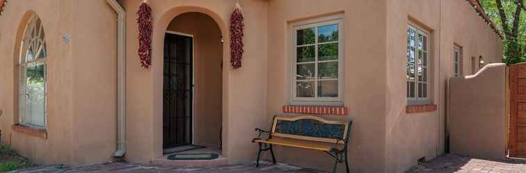 Exterior Casa O'keeffe - Five-minute Walk to The Plaza, Quiet Neighborhood, Comfort and Convenience