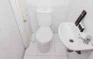 Toilet Kamar 2 Compact Minimalist Studio Apartment At Aeropolis Residence