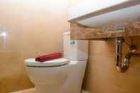 Toilet Kamar Cozy Studio At Menteng Park Apartment