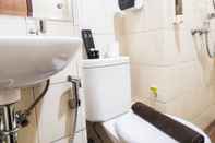 In-room Bathroom Cozy Stay Studio At Vida View Makassar Apartment