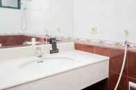 In-room Bathroom Spacious And Premium 3Br Apartment With City View Sudirman Tower Condominium