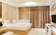 Kamar Tidur 6 Wonderful Studio At Kemang Village Apartment