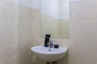 Toilet Kamar Comfy 2Br Apartment At Park View Condominium