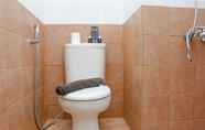 Toilet Kamar 5 2Br Yotayori Home At Green Pramuka City Apartment