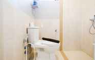 Toilet Kamar 2 Cozy Living And Comfortable Studio Room At Meikarta Apartment