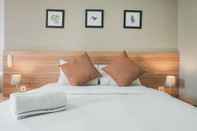 Kamar Tidur Minimalist And Cozy Stay 1Br Apartment At Mustika Golf Residence