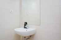 Toilet Kamar Comfy Minimalist 1Br Saveria Apartment