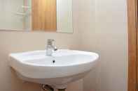 Toilet Kamar Comfort Studio At Gateway Park Apartment