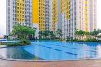 Kolam Renang Simple And Comfort Studio At Springlake Summarecon Bekasi Apartment