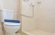 Toilet Kamar 4 Simple And Comfort Studio At Springlake Summarecon Bekasi Apartment