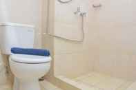 Toilet Kamar Simple And Comfort Studio At Springlake Summarecon Bekasi Apartment