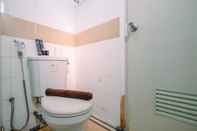 Toilet Kamar Cozy And Homey Studio Apartment At Metropark Condominium Jababeka