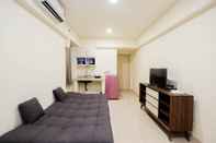 พื้นที่สาธารณะ Homey And Cozy Living 1Br + Working Room At Meikarta Apartment