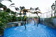 Swimming Pool Minimalist Studio Room With City View At West Vista Apartment