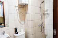 In-room Bathroom Comfortable Studio Room At Vida View Makassar Apartment