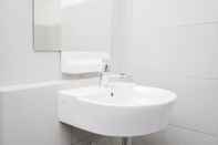 Toilet Kamar Brand New And Good Studio At Bintaro Icon Apartment