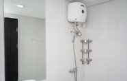 Toilet Kamar 5 Comfort And Cozy 1Br At Casa De Parco Apartment