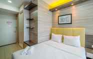 Kamar Tidur 5 Comfortable Studio Room At Grand Kamala Lagoon Apartment