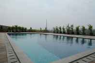 Swimming Pool Homey And Cozy Studio Room At Tree Park City Bsd Apartment