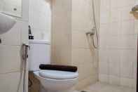 Toilet Kamar Cozy Studio At Vida View Makassar Apartment