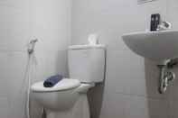 Toilet Kamar Comfy & Well Appointed Studio At Skyland City Jatinangor Apartment