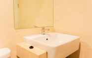 Toilet Kamar 6 Comfort And Spacious 2Br Apartment At Tuscany Residence