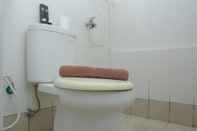 Toilet Kamar Strategic 2Br At Bassura City Apartment