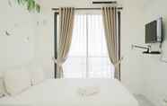 Kamar Tidur 6 Elegant Studio Room Apartment At Sky House Bsd Near Aeon Mall