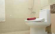 Toilet Kamar 3 Homey And Cozy Stay 2Br At Casa Grande Apartment