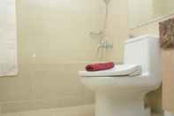 Toilet Kamar Homey And Cozy Stay 2Br At Casa Grande Apartment