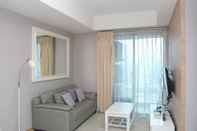 Ruang Umum Homey And Cozy Stay 2Br At Casa Grande Apartment