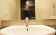 Toilet Kamar 5 Gorgeous & Comfy 2Br At Braga City Walk Apartment