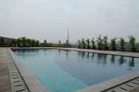 Swimming Pool Nice And Elegant Studio At Tree Park City Apartment