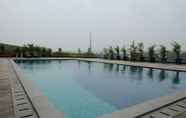 Swimming Pool 6 Nice And Elegant Studio At Tree Park City Apartment